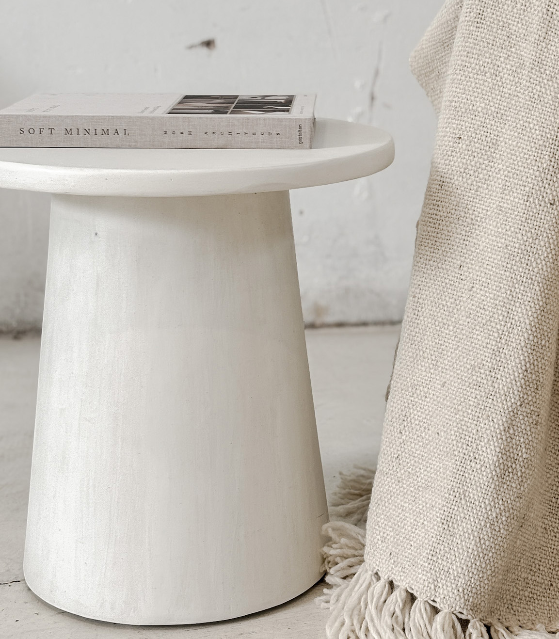 Mesa de Apoyo Conica Canteras Hueso Stock - Imagen 3