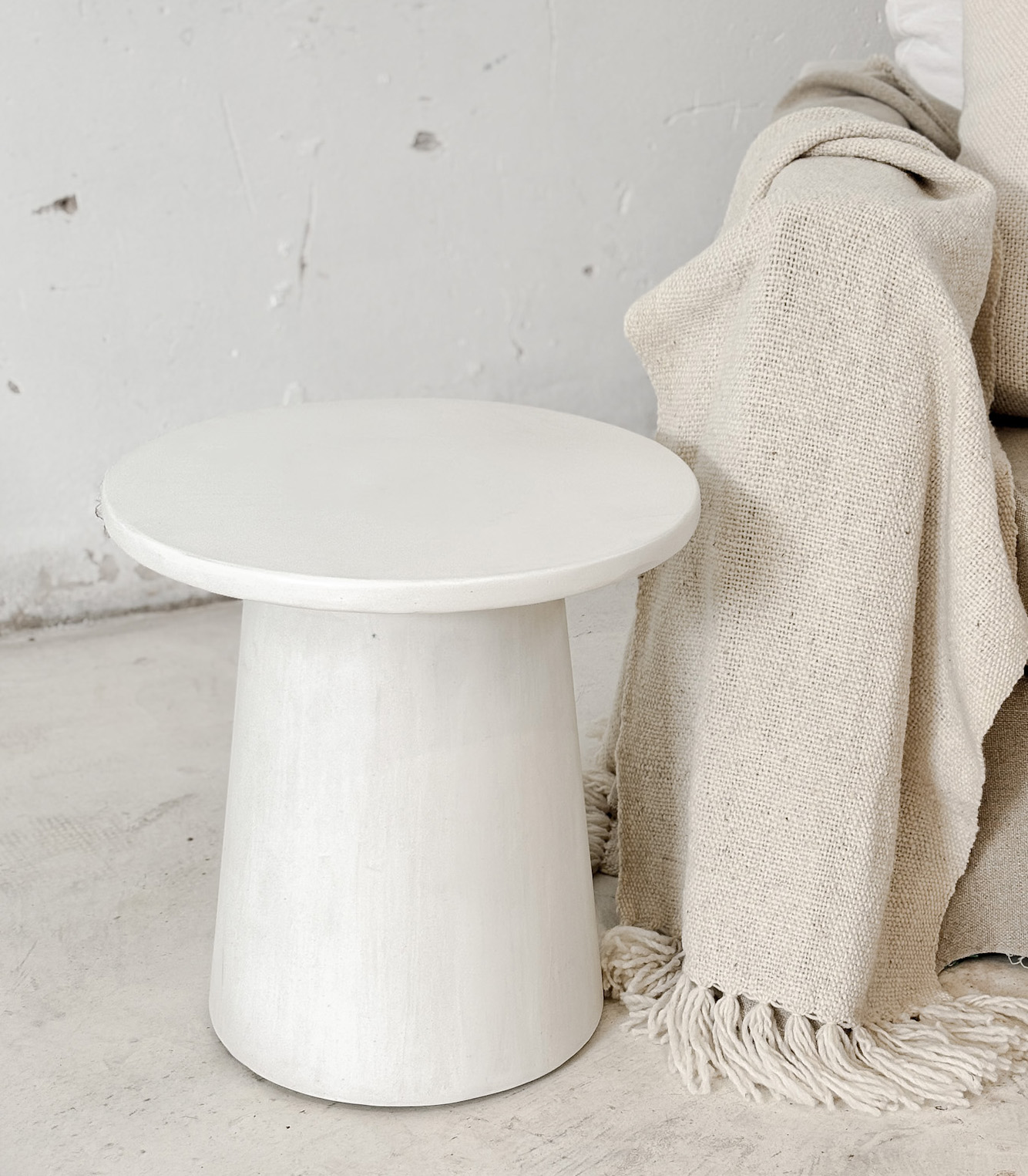 Mesa de Apoyo Conica Canteras Hueso Stock - Imagen 4