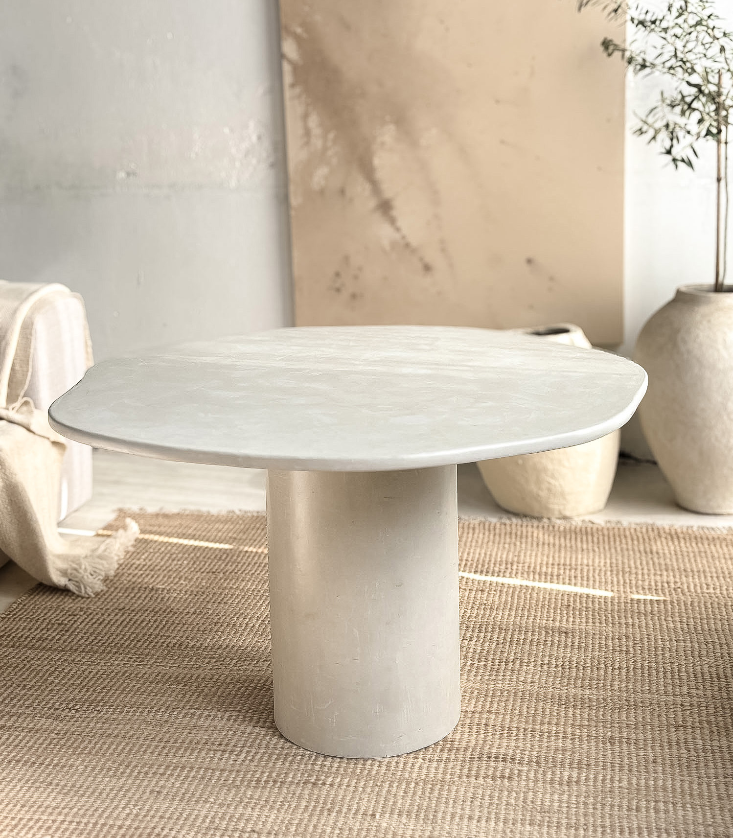 Mesa comedor Circular Organica Canteras 001 Stock Gris